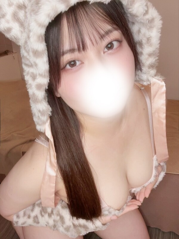 みい(22)