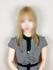 リア(25)