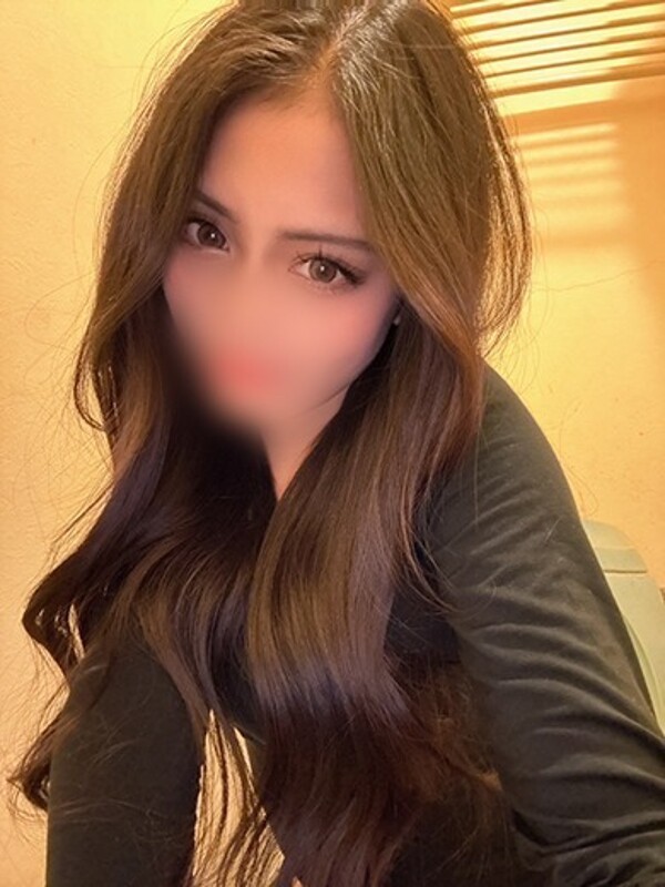 あい(22)