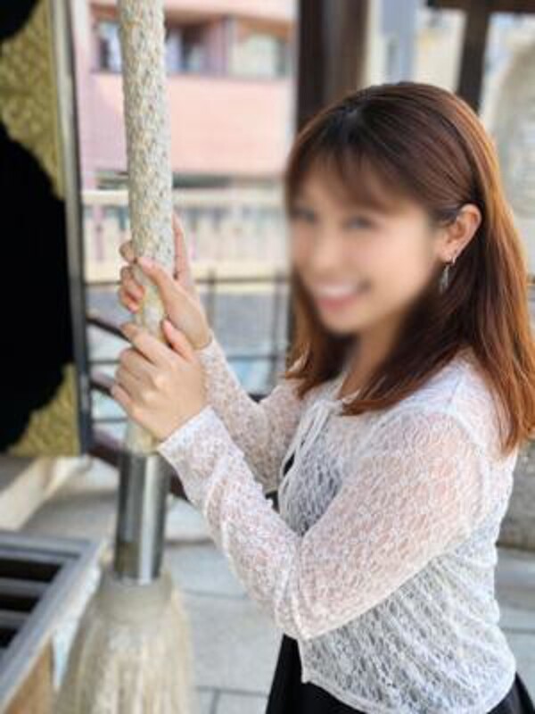 川瀬ひな(23)