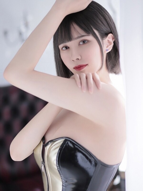 【女王】暁先生