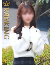 瑠璃川ゆりあ(24)