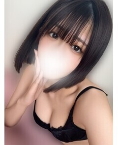 鈴原さくや