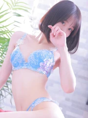佐野まな(22)