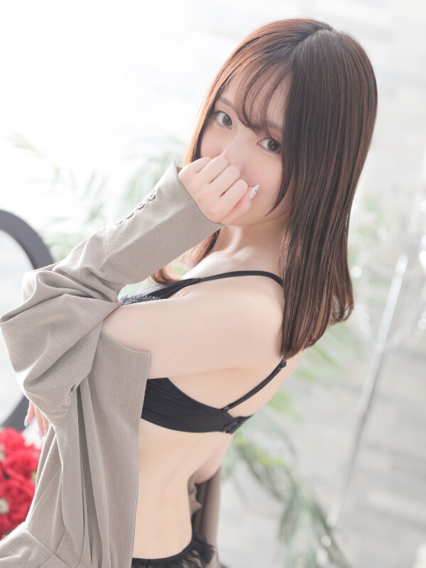 有村まきな(22)