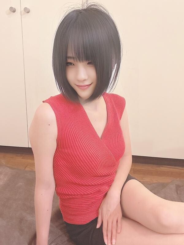 見崎メイ(23)