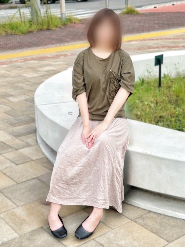 綾崎 えま(35)
