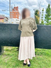 綾崎 えま(35)
