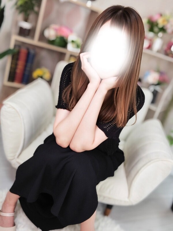 綾瀬なな(28)