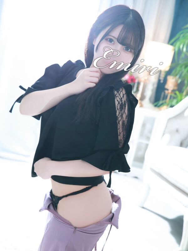 えみり(25)