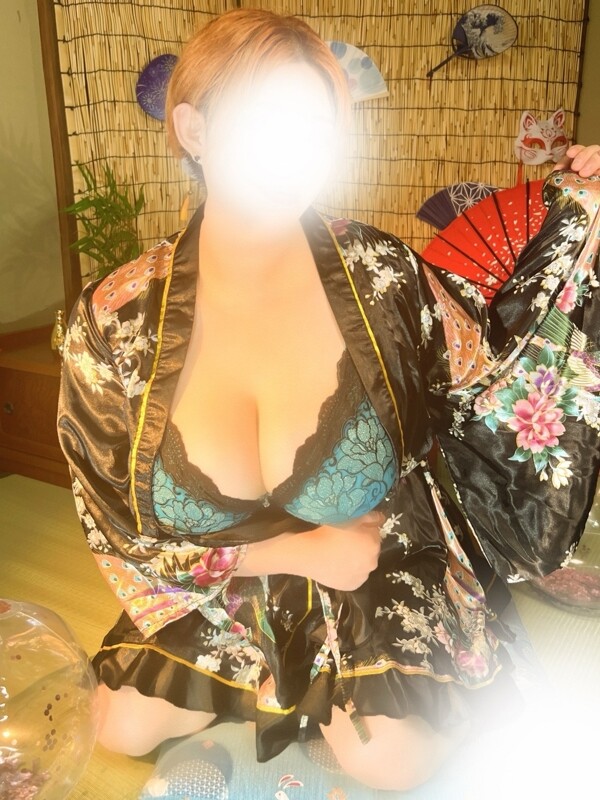ももな(24)