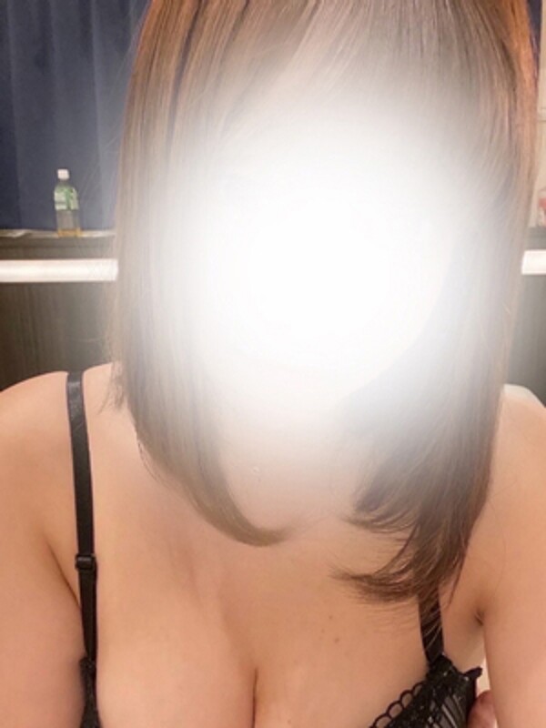 神崎 あいす(27)