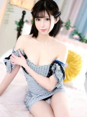 れい(26)