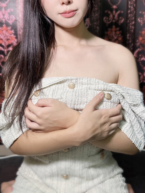 もえな(20)