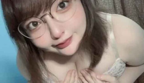 むっちりおっぱいに美形のお顔立ち♪